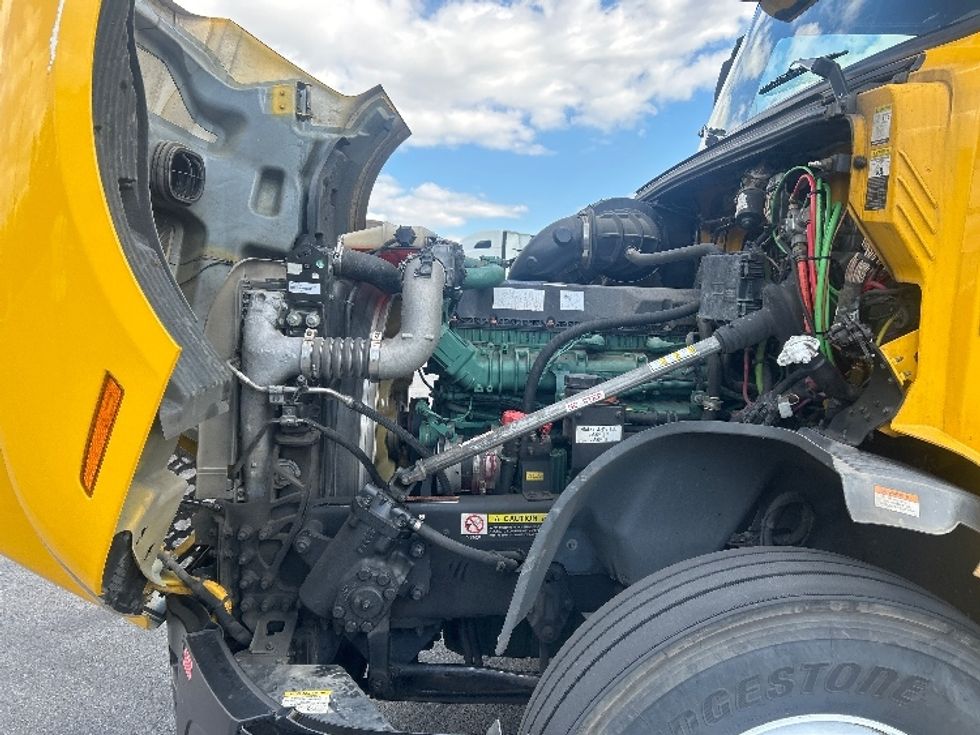 Sleeper Tractor-Heavy Duty Tractors-Volvo-2022-VNL64760-East Chicago-IN-475,336\n\t\tmiles-$ 70,500 - Image 21