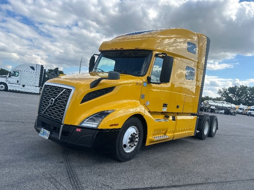 Sleeper Tractor-Heavy Duty Tractors-Volvo-2022-VNL64760-East Chicago-IN-475,336\n\t\tmiles-$ 70,500 - Image 3