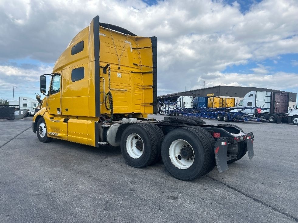 Sleeper Tractor-Heavy Duty Tractors-Volvo-2022-VNL64760-East Chicago-IN-475,336\n\t\tmiles-$ 70,500 - Image 5