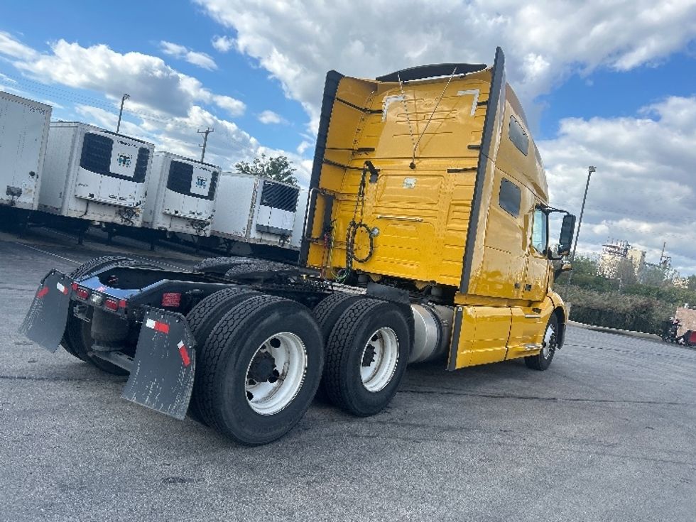 Sleeper Tractor-Heavy Duty Tractors-Volvo-2022-VNL64760-East Chicago-IN-475,336\n\t\tmiles-$ 70,500 - Image 7