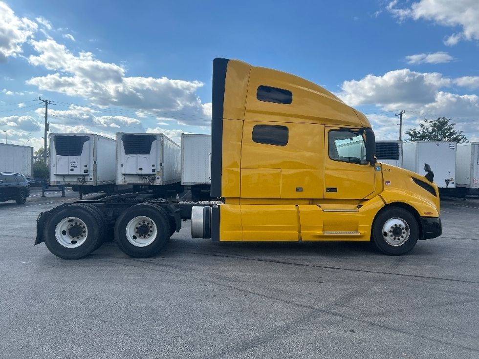 Sleeper Tractor-Heavy Duty Tractors-Volvo-2022-VNL64760-East Chicago-IN-475,336\n\t\tmiles-$ 70,500 - Image 8