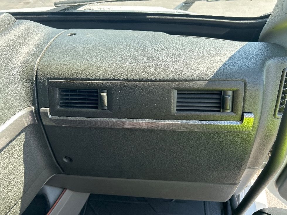 Sleeper Tractor-Heavy Duty Tractors-Volvo-2022-VNL64760-East Chicago-IN-480,634\n\t\tmiles-$ 74,000 - Image 14