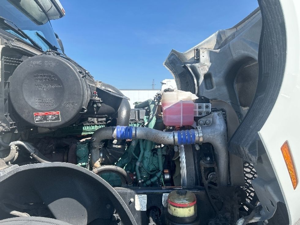 Sleeper Tractor-Heavy Duty Tractors-Volvo-2022-VNL64760-East Chicago-IN-480,634\n\t\tmiles-$ 74,000 - Image 20