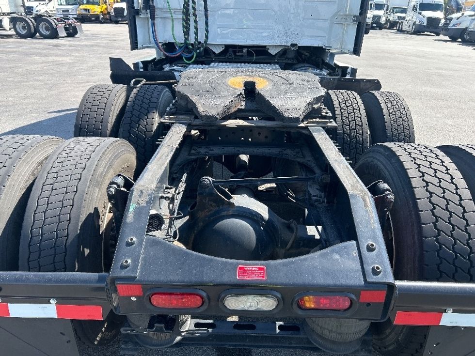 Sleeper Tractor-Heavy Duty Tractors-Volvo-2022-VNL64760-East Chicago-IN-480,634\n\t\tmiles-$ 74,000 - Image 6