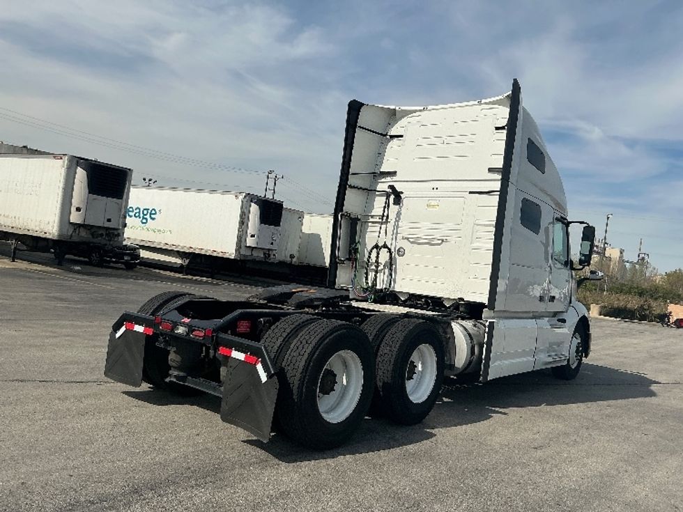 Sleeper Tractor-Heavy Duty Tractors-Volvo-2022-VNL64760-East Chicago-IN-480,634\n\t\tmiles-$ 74,000 - Image 7