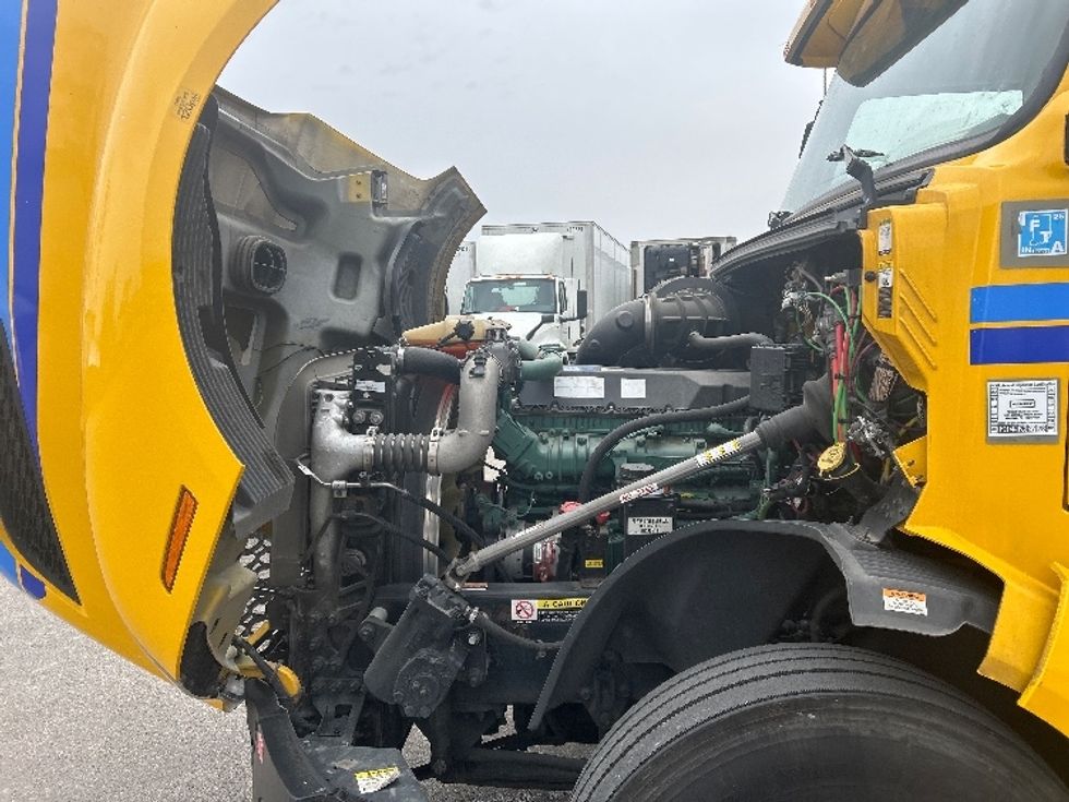 Sleeper Tractor-Heavy Duty Tractors-Volvo-2022-VNL64760-East Chicago-IN-491,985\n\t\tmiles-$ 69,000 - Image 21