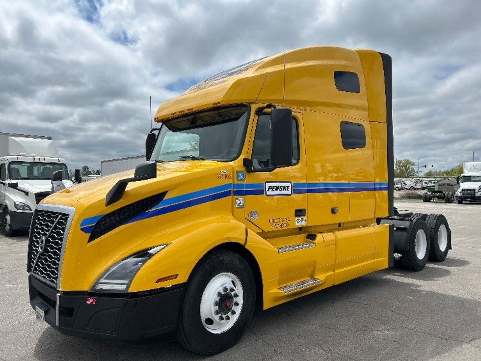 Sleeper Tractor-Heavy Duty Tractors-Volvo-2022-VNL64760-East Chicago-IN-491,985\n\t\tmiles-$ 69,000 - Image 3