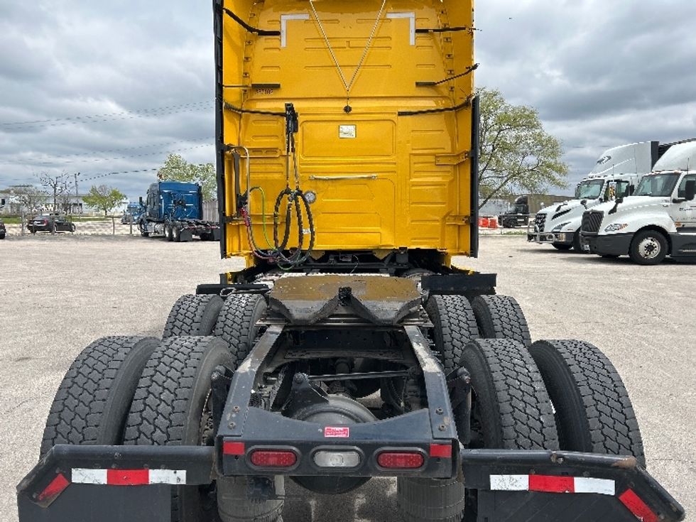 Sleeper Tractor-Heavy Duty Tractors-Volvo-2022-VNL64760-East Chicago-IN-491,985\n\t\tmiles-$ 69,000 - Image 6
