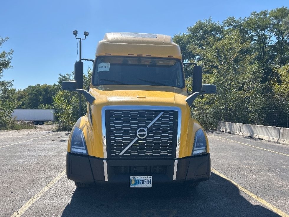 Sleeper Tractor-Heavy Duty Tractors-Volvo-2022-VNL64760-East Chicago-IN-497,589\n\t\tmiles-$ 68,250 - Image 2