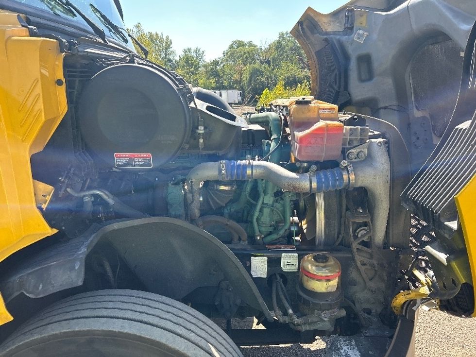 Sleeper Tractor-Heavy Duty Tractors-Volvo-2022-VNL64760-East Chicago-IN-497,589\n\t\tmiles-$ 68,250 - Image 20