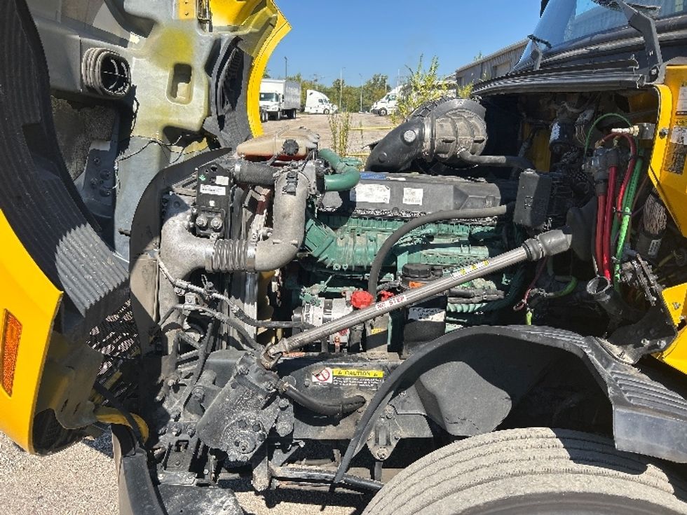 Sleeper Tractor-Heavy Duty Tractors-Volvo-2022-VNL64760-East Chicago-IN-497,589\n\t\tmiles-$ 68,250 - Image 21