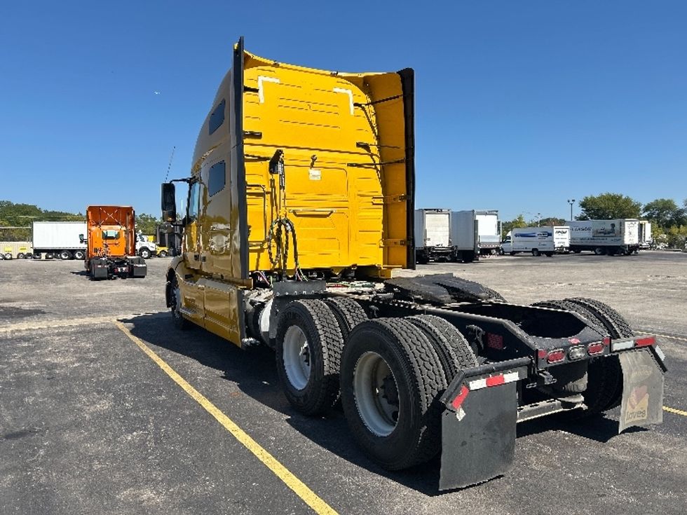 Sleeper Tractor-Heavy Duty Tractors-Volvo-2022-VNL64760-East Chicago-IN-497,589\n\t\tmiles-$ 68,250 - Image 5