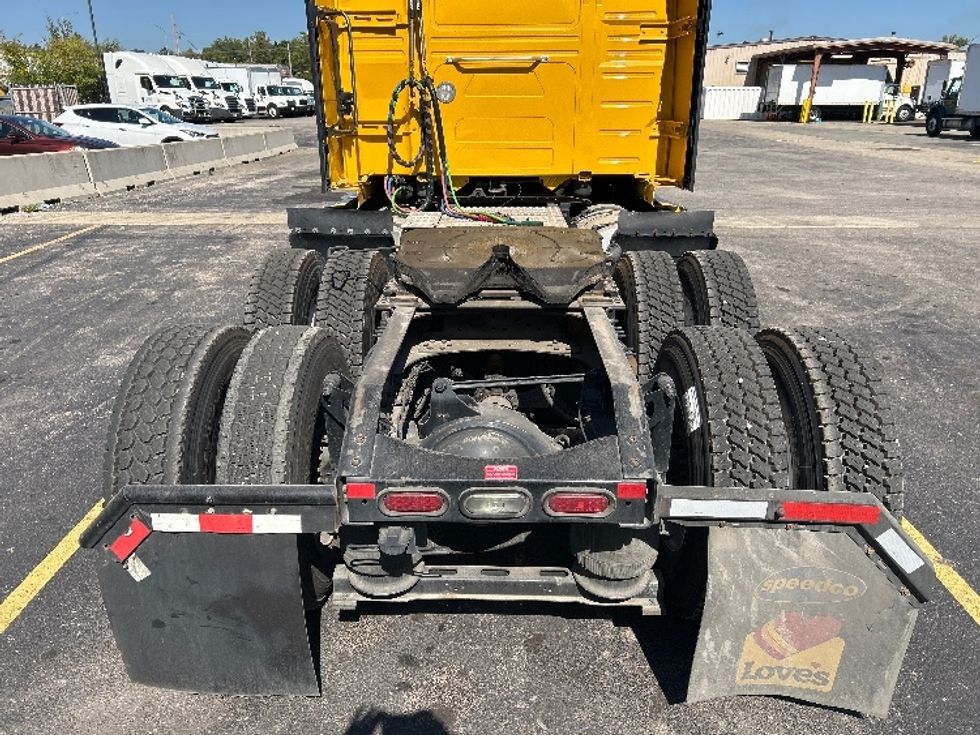 Sleeper Tractor-Heavy Duty Tractors-Volvo-2022-VNL64760-East Chicago-IN-497,589\n\t\tmiles-$ 68,250 - Image 6
