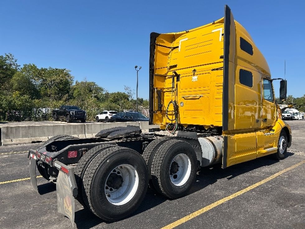Sleeper Tractor-Heavy Duty Tractors-Volvo-2022-VNL64760-East Chicago-IN-497,589\n\t\tmiles-$ 68,250 - Image 7
