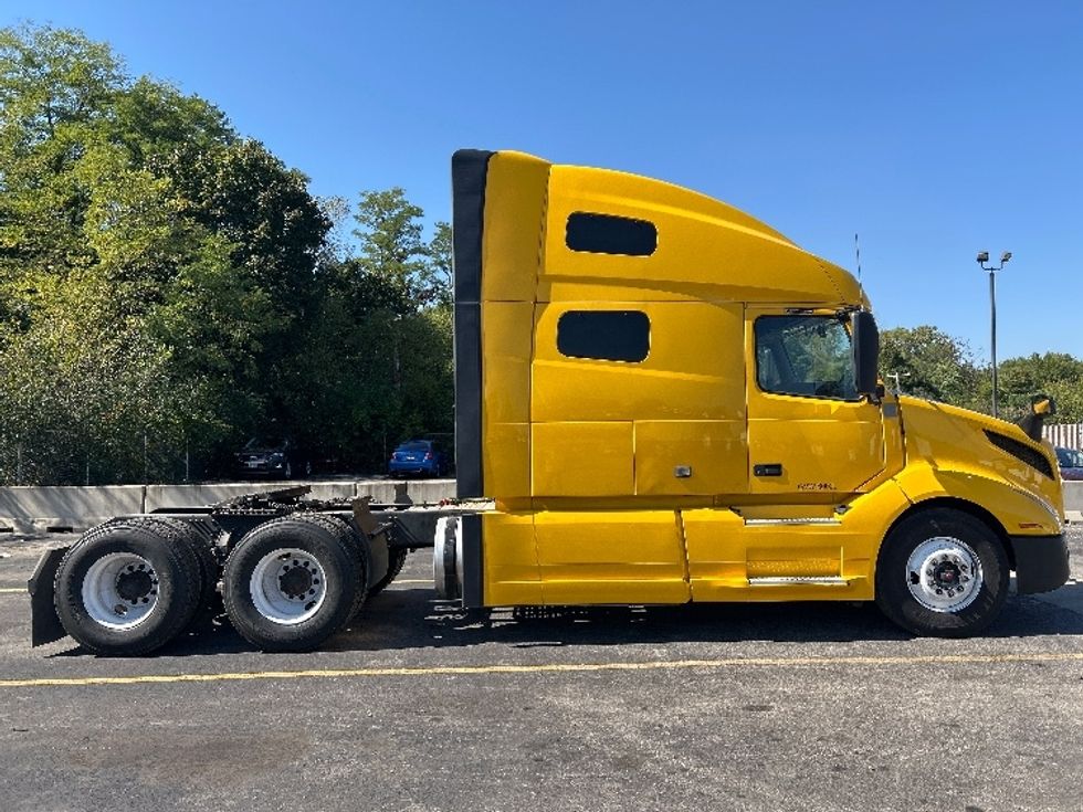 Sleeper Tractor-Heavy Duty Tractors-Volvo-2022-VNL64760-East Chicago-IN-497,589\n\t\tmiles-$ 68,250 - Image 8