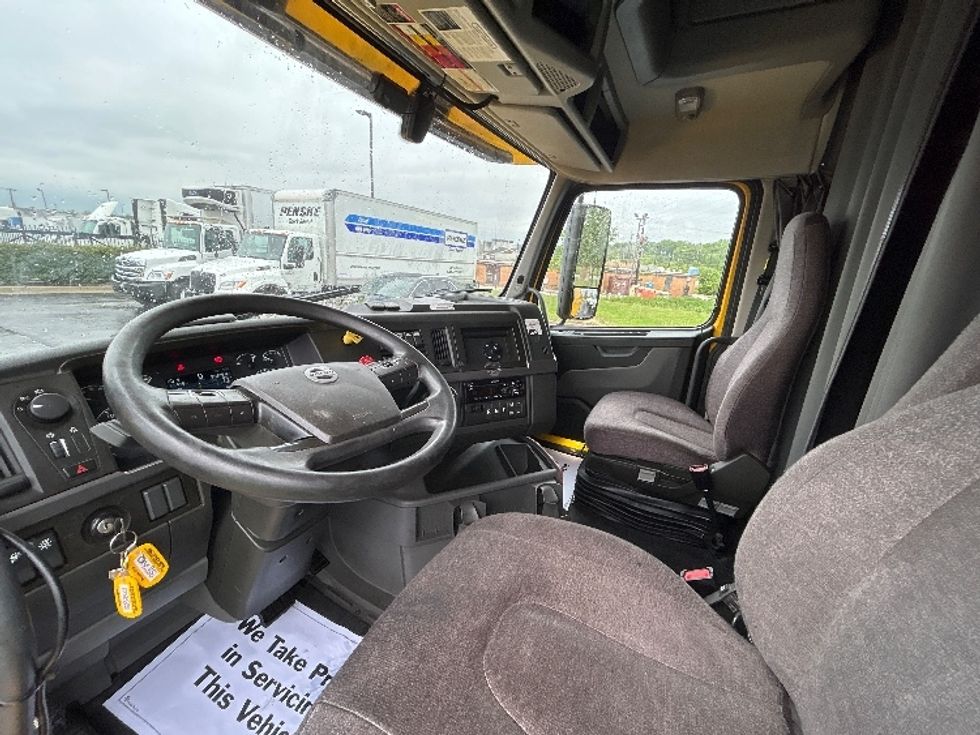 Sleeper Tractor-Heavy Duty Tractors-Volvo-2022-VNL64760-East Chicago-IN-508,303\n\t\tmiles-$ 70,750 - Image 10