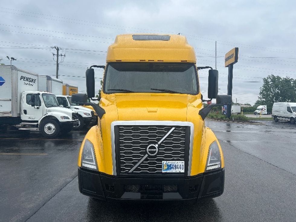 2022 Volvo Truck VNL photo 2