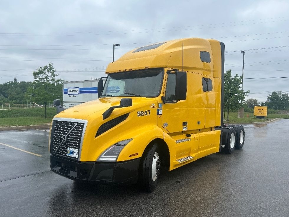 2022 Volvo Truck VNL photo 3