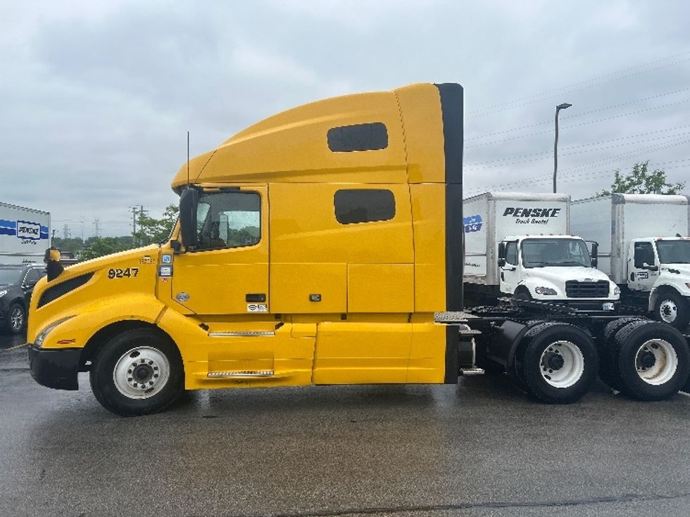 2022 Volvo Truck VNL photo 4