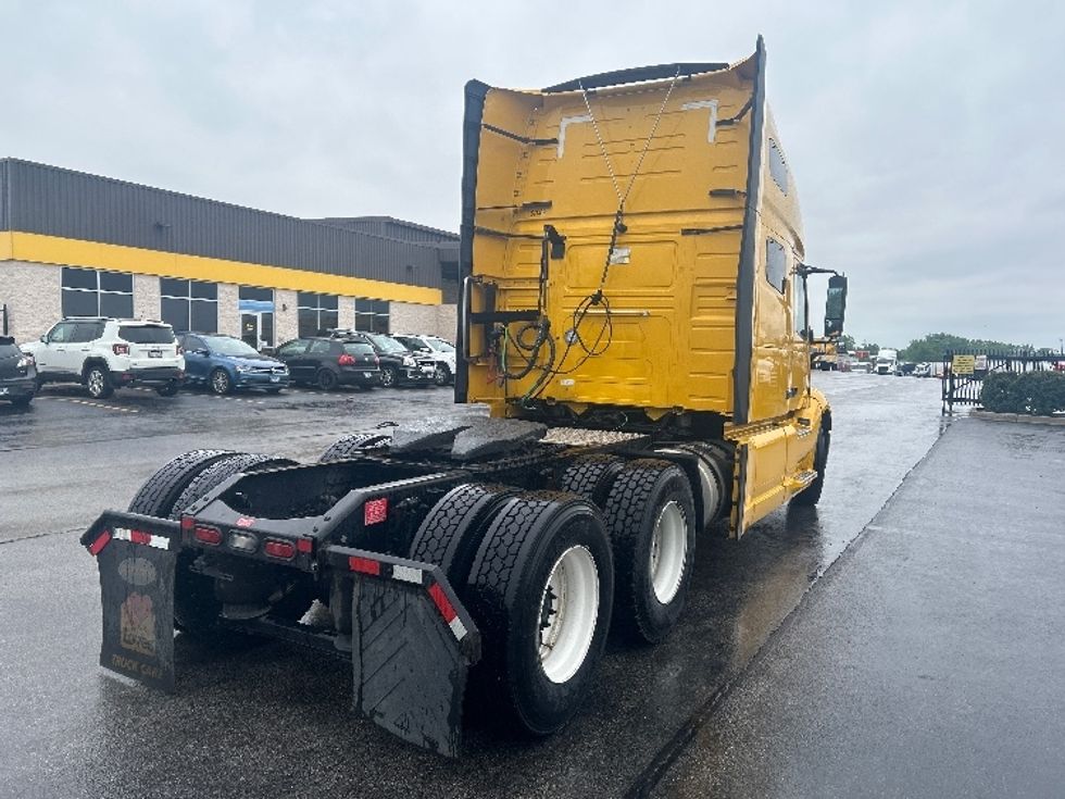 Sleeper Tractor-Heavy Duty Tractors-Volvo-2022-VNL64760-East Chicago-IN-508,303\n\t\tmiles-$ 70,750 - Image 7