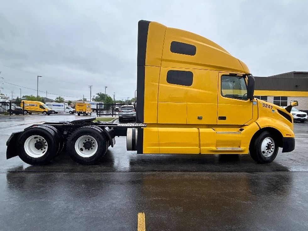 Sleeper Tractor-Heavy Duty Tractors-Volvo-2022-VNL64760-East Chicago-IN-508,303\n\t\tmiles-$ 70,750 - Image 8