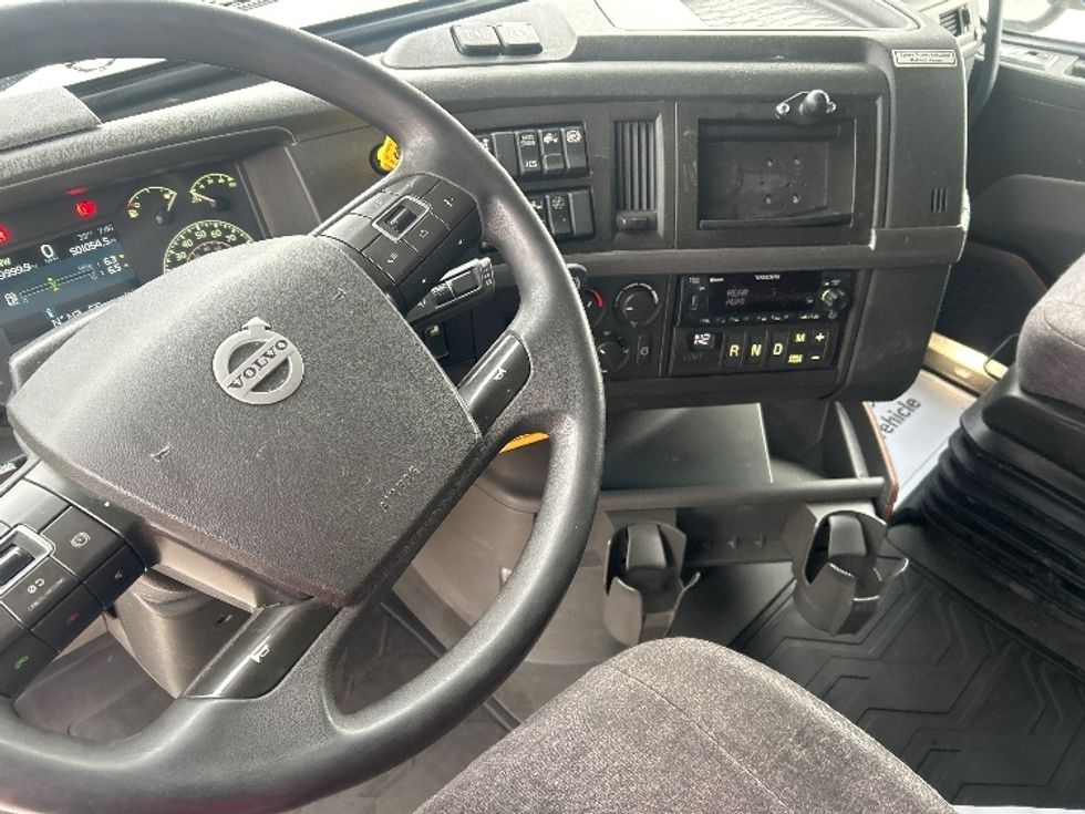 Sleeper Tractor-Heavy Duty Tractors-Volvo-2022-VNL64760-East Chicago-IN-510,619\n\t\tmiles-$ 67,500 - Image 10