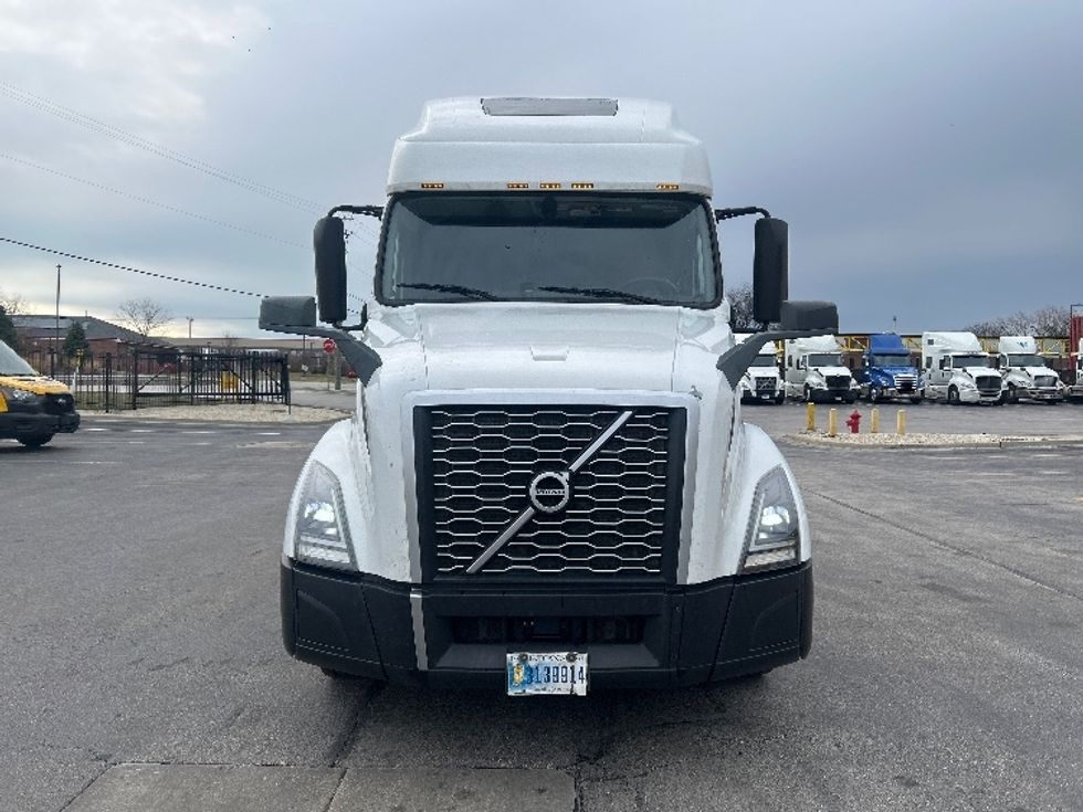Sleeper Tractor-Heavy Duty Tractors-Volvo-2022-VNL64760-East Chicago-IN-510,619\n\t\tmiles-$ 67,500 - Image 2
