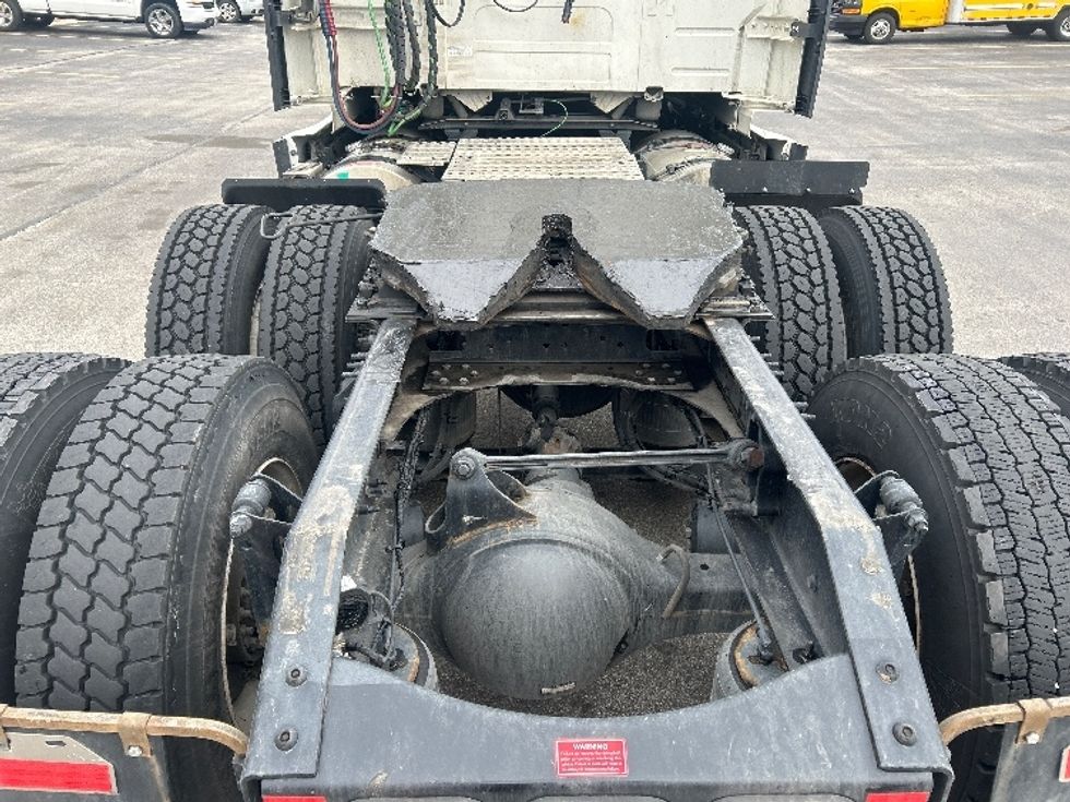 Sleeper Tractor-Heavy Duty Tractors-Volvo-2022-VNL64760-East Chicago-IN-510,619\n\t\tmiles-$ 67,500 - Image 6