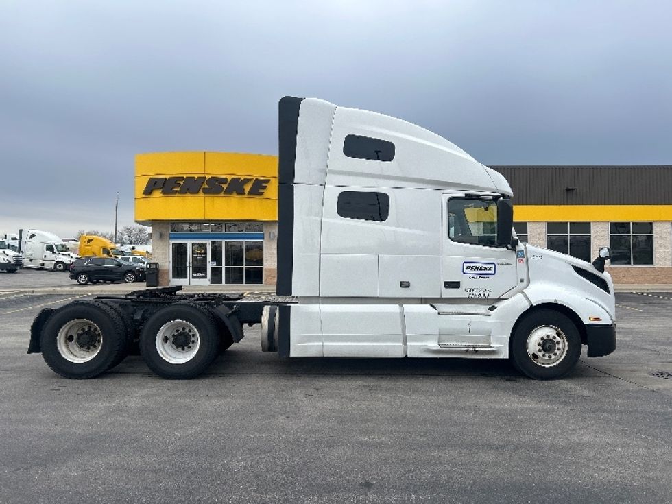 Sleeper Tractor-Heavy Duty Tractors-Volvo-2022-VNL64760-East Chicago-IN-510,619\n\t\tmiles-$ 67,500 - Image 8