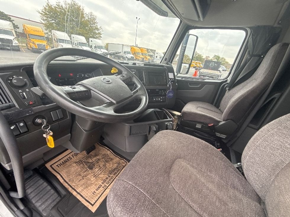 Sleeper Tractor-Heavy Duty Tractors-Volvo-2022-VNL64760-East Chicago-IN-514,987\n\t\tmiles-$ 69,750 - Image 10