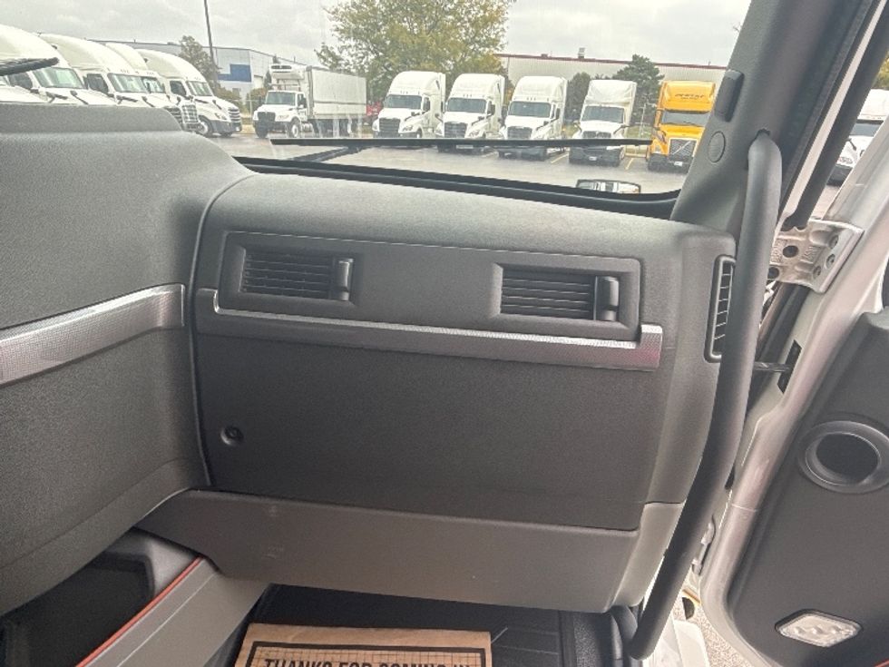 Sleeper Tractor-Heavy Duty Tractors-Volvo-2022-VNL64760-East Chicago-IN-514,987\n\t\tmiles-$ 69,750 - Image 14