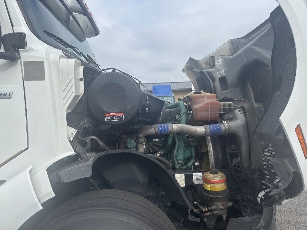Sleeper Tractor-Heavy Duty Tractors-Volvo-2022-VNL64760-East Chicago-IN-514,987\n\t\tmiles-$ 69,750 - Image 20