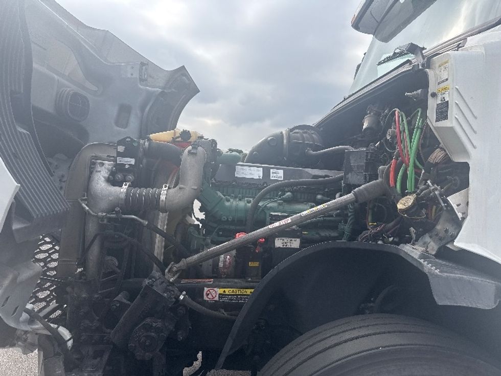 Sleeper Tractor-Heavy Duty Tractors-Volvo-2022-VNL64760-East Chicago-IN-514,987\n\t\tmiles-$ 69,750 - Image 21