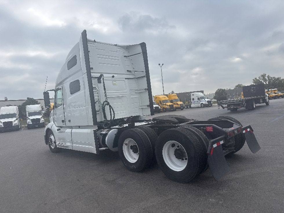 Sleeper Tractor-Heavy Duty Tractors-Volvo-2022-VNL64760-East Chicago-IN-514,987\n\t\tmiles-$ 69,750 - Image 5