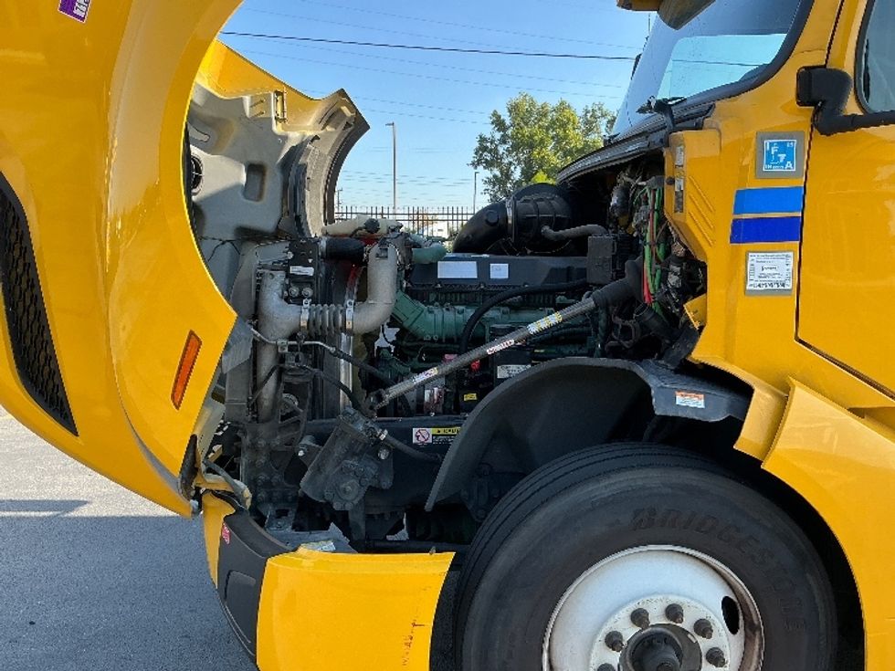 Sleeper Tractor-Heavy Duty Tractors-Volvo-2022-VNL64760-East Chicago-IN-516,644\n\t\tmiles-$ 66,500 - Image 21