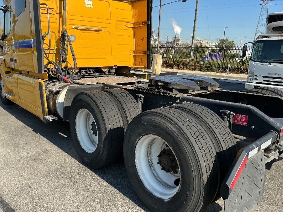 Sleeper Tractor-Heavy Duty Tractors-Volvo-2022-VNL64760-East Chicago-IN-516,644\n\t\tmiles-$ 66,500 - Image 22