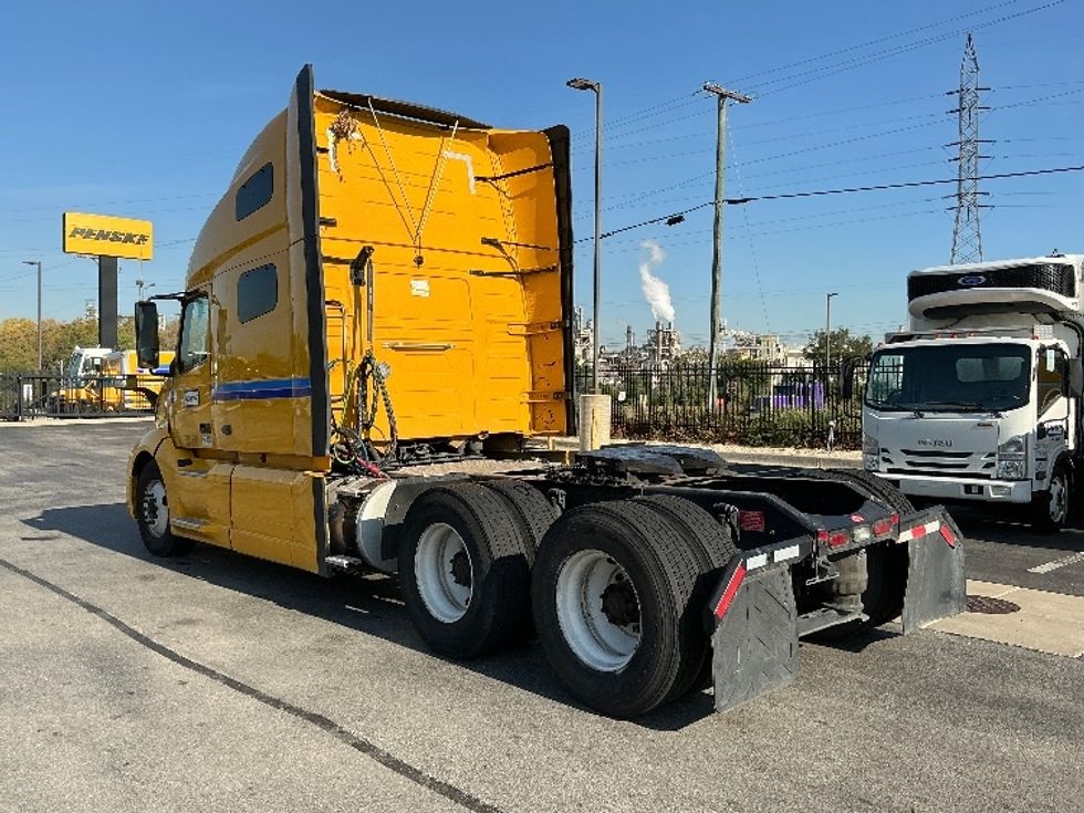 Sleeper Tractor-Heavy Duty Tractors-Volvo-2022-VNL64760-East Chicago-IN-516,644\n\t\tmiles-$ 66,500 - Image 5