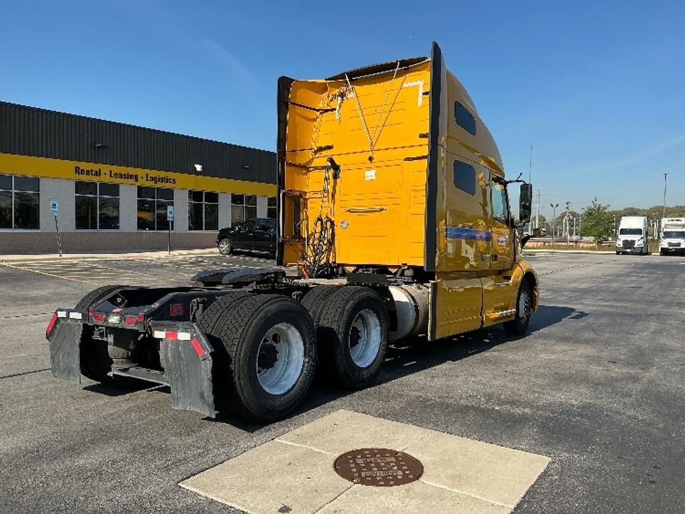 Sleeper Tractor-Heavy Duty Tractors-Volvo-2022-VNL64760-East Chicago-IN-516,644\n\t\tmiles-$ 66,500 - Image 7