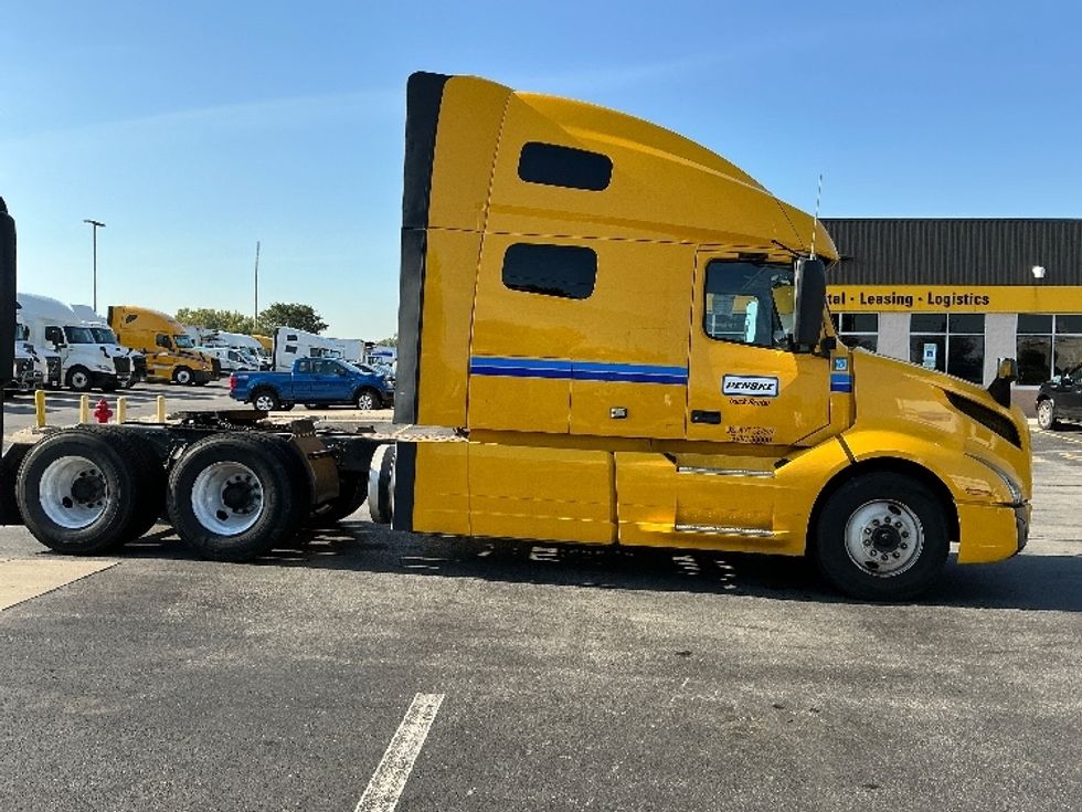 Sleeper Tractor-Heavy Duty Tractors-Volvo-2022-VNL64760-East Chicago-IN-516,644\n\t\tmiles-$ 66,500 - Image 8