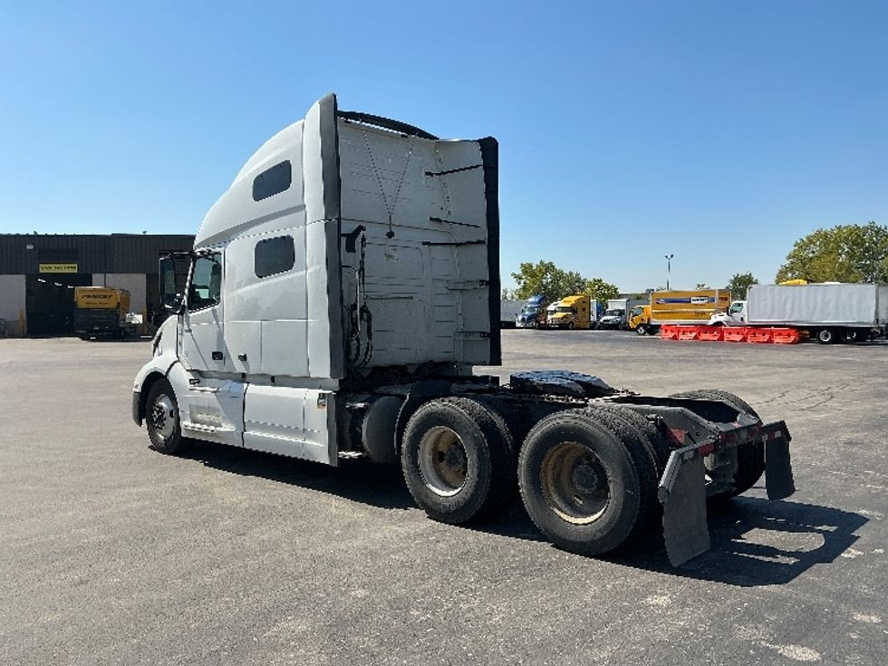 Sleeper Tractor-Heavy Duty Tractors-Volvo-2022-VNL64760-East Chicago-IN-517,873\n\t\tmiles-$ 70,500 - Image 5