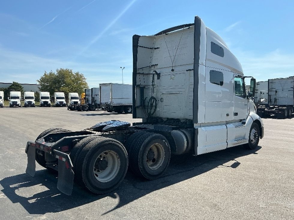 Sleeper Tractor-Heavy Duty Tractors-Volvo-2022-VNL64760-East Chicago-IN-517,873\n\t\tmiles-$ 70,500 - Image 7