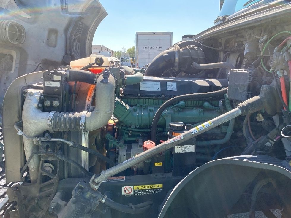 Sleeper Tractor-Heavy Duty Tractors-Volvo-2022-VNL64760-East Chicago-IN-587,670\n\t\tmiles-$ 64,000 - Image 21