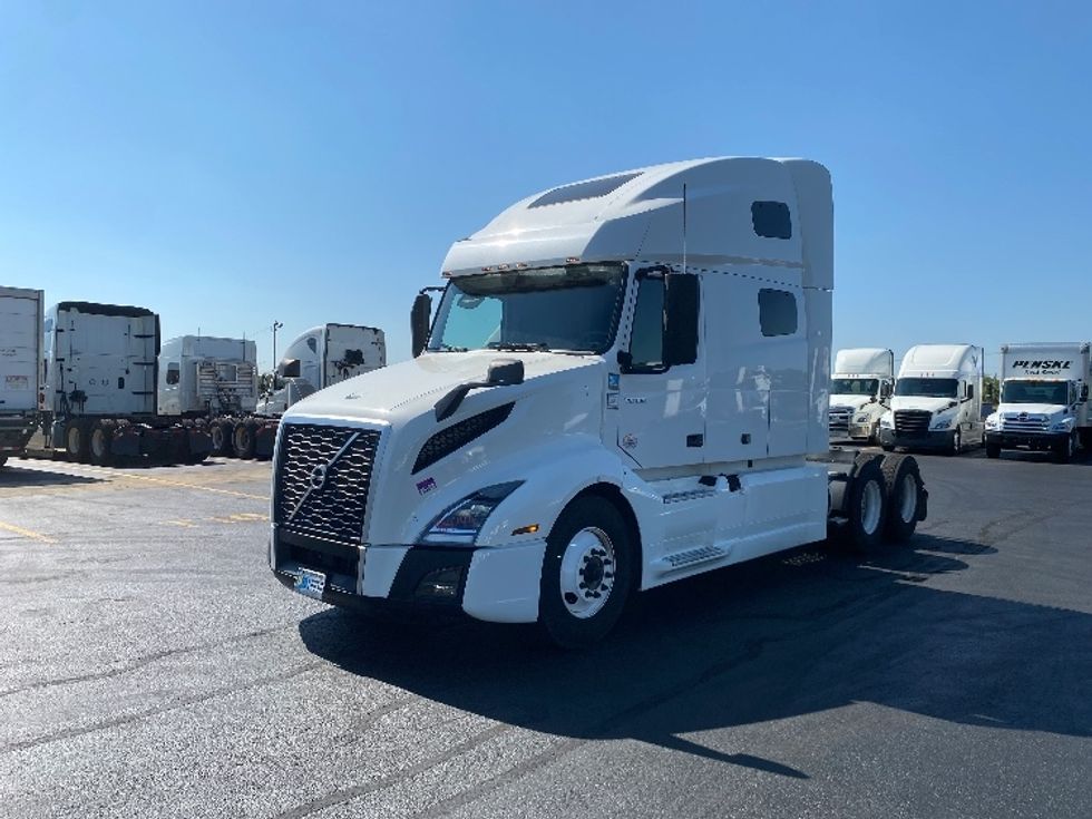 Sleeper Tractor-Heavy Duty Tractors-Volvo-2022-VNL64760-East Chicago-IN-587,670\n\t\tmiles-$ 64,000 - Image 3