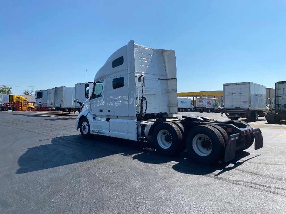 Sleeper Tractor-Heavy Duty Tractors-Volvo-2022-VNL64760-East Chicago-IN-587,670\n\t\tmiles-$ 64,000 - Image 5