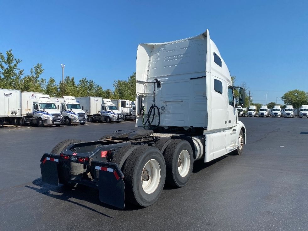 Sleeper Tractor-Heavy Duty Tractors-Volvo-2022-VNL64760-East Chicago-IN-587,670\n\t\tmiles-$ 64,000 - Image 7
