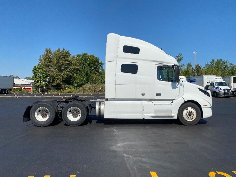 Sleeper Tractor-Heavy Duty Tractors-Volvo-2022-VNL64760-East Chicago-IN-587,670\n\t\tmiles-$ 64,000 - Image 8
