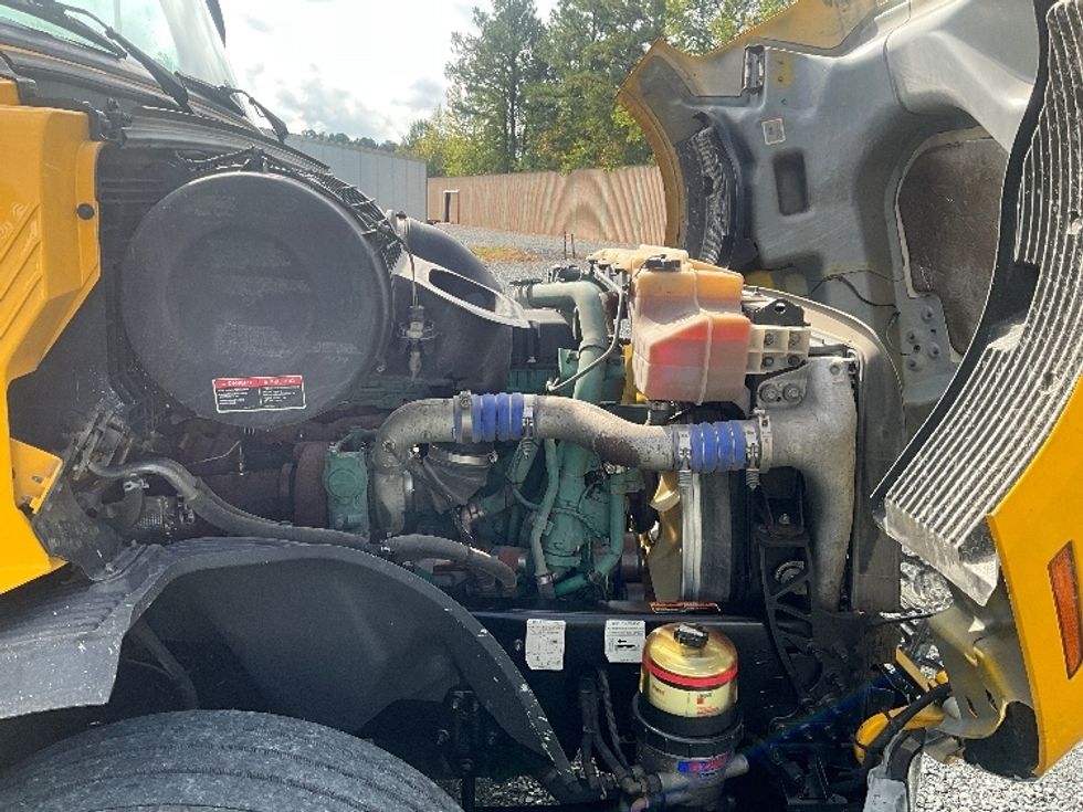 Sleeper Tractor-Heavy Duty Tractors-Volvo-2022-VNL64760-Eden-MD-385,961\n\t\tmiles-$ 78,750 - Image 20