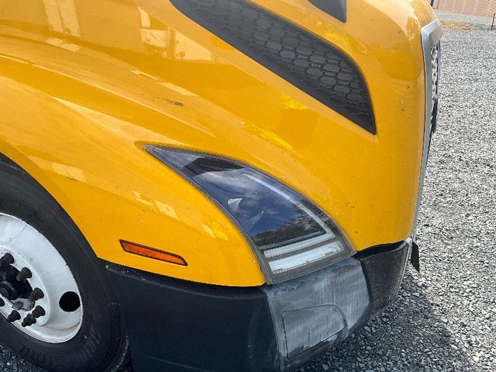 Sleeper Tractor-Heavy Duty Tractors-Volvo-2022-VNL64760-Eden-MD-385,961\n\t\tmiles-$ 78,750 - Image 22