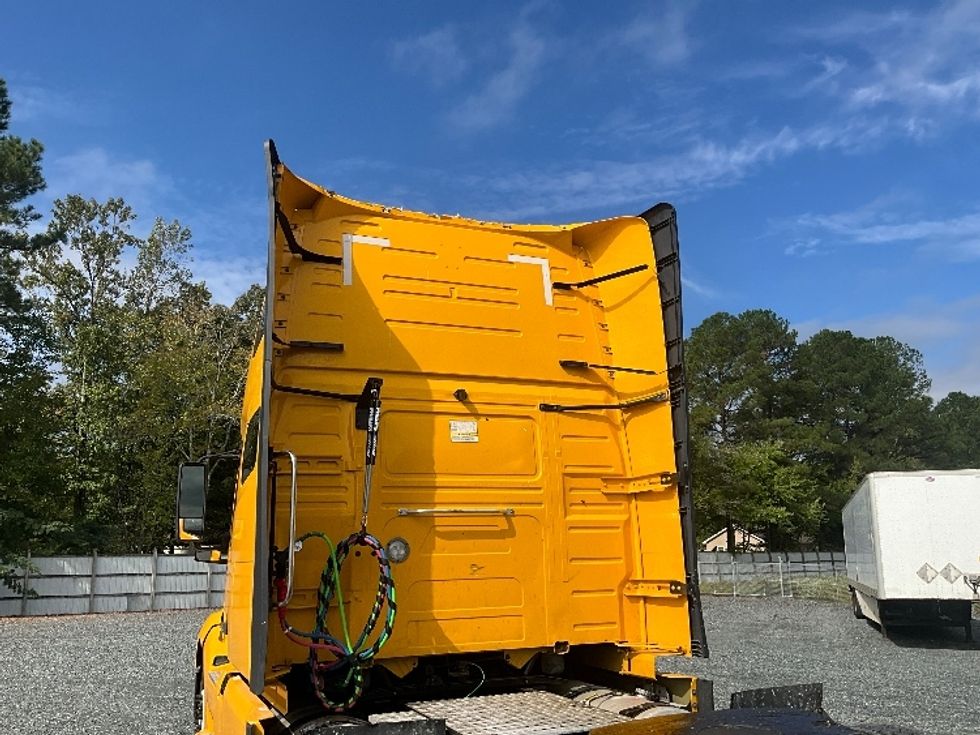 Sleeper Tractor-Heavy Duty Tractors-Volvo-2022-VNL64760-Eden-MD-385,961\n\t\tmiles-$ 78,750 - Image 24