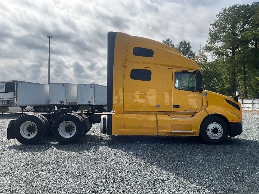 Sleeper Tractor-Heavy Duty Tractors-Volvo-2022-VNL64760-Eden-MD-385,961\n\t\tmiles-$ 78,750 - Image 8